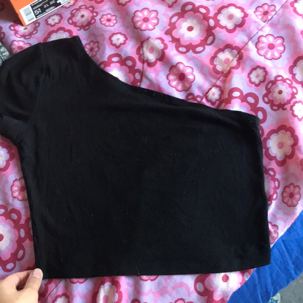 Black crop top garage